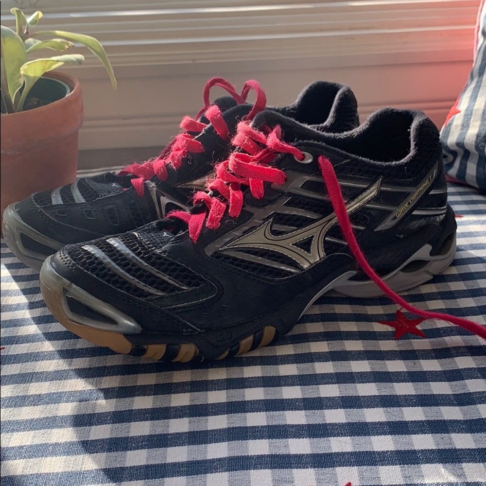Mizuno volleyball shoes